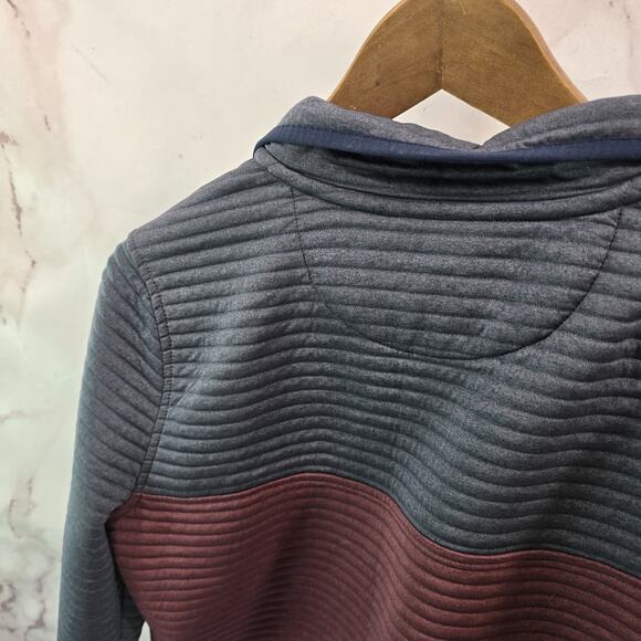 LL Bean Pullover Womens Medium Gray Red Airlight Colorblock Quilted Sweatshirt - Picture 6 of 10